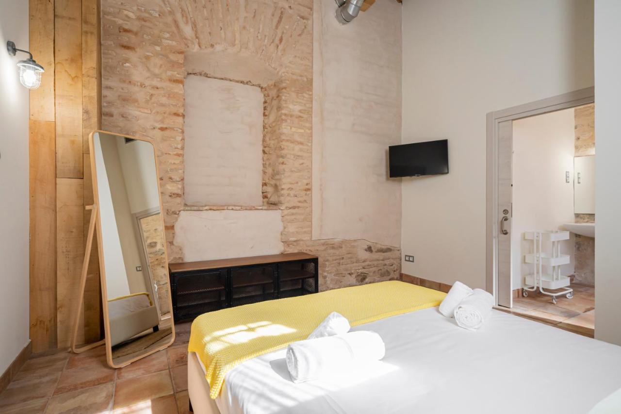 Dobo Azacanes Hotel